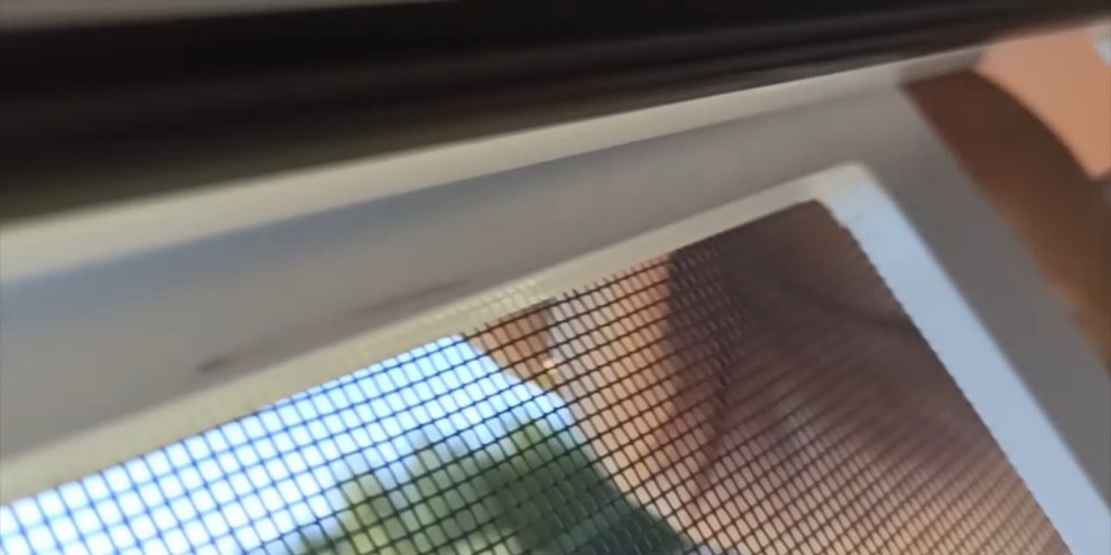 Як встановити москітну сітку на вікно 19