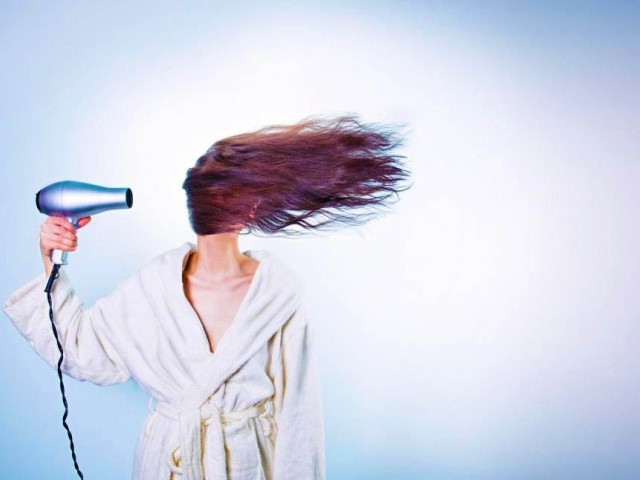 Догляд за волоссям у холодну пору року: 5 практичних порад